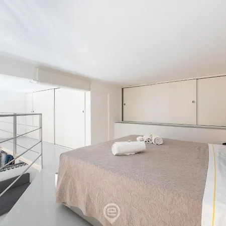 Valeria's Loft - Marina District דירה קליארי